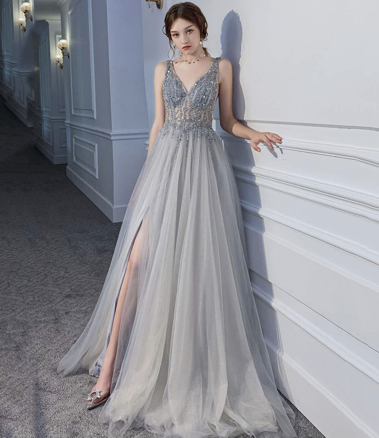 Langes Ballkleid aus grauem Tüll mit Perlen A-Linie Abendkleid 10409
