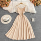 Einfaches kurzes Kleid mit V-Ausschnitt A-Linie Modekleid 10702