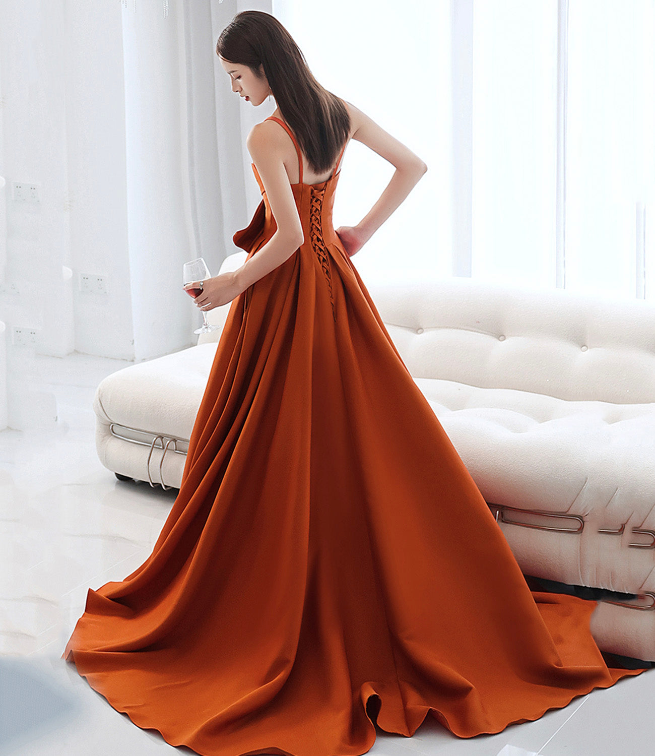 Langes Abschlussballkleid aus orangefarbenem Satin mit Schleife A-Linie formelles Kleid 10568