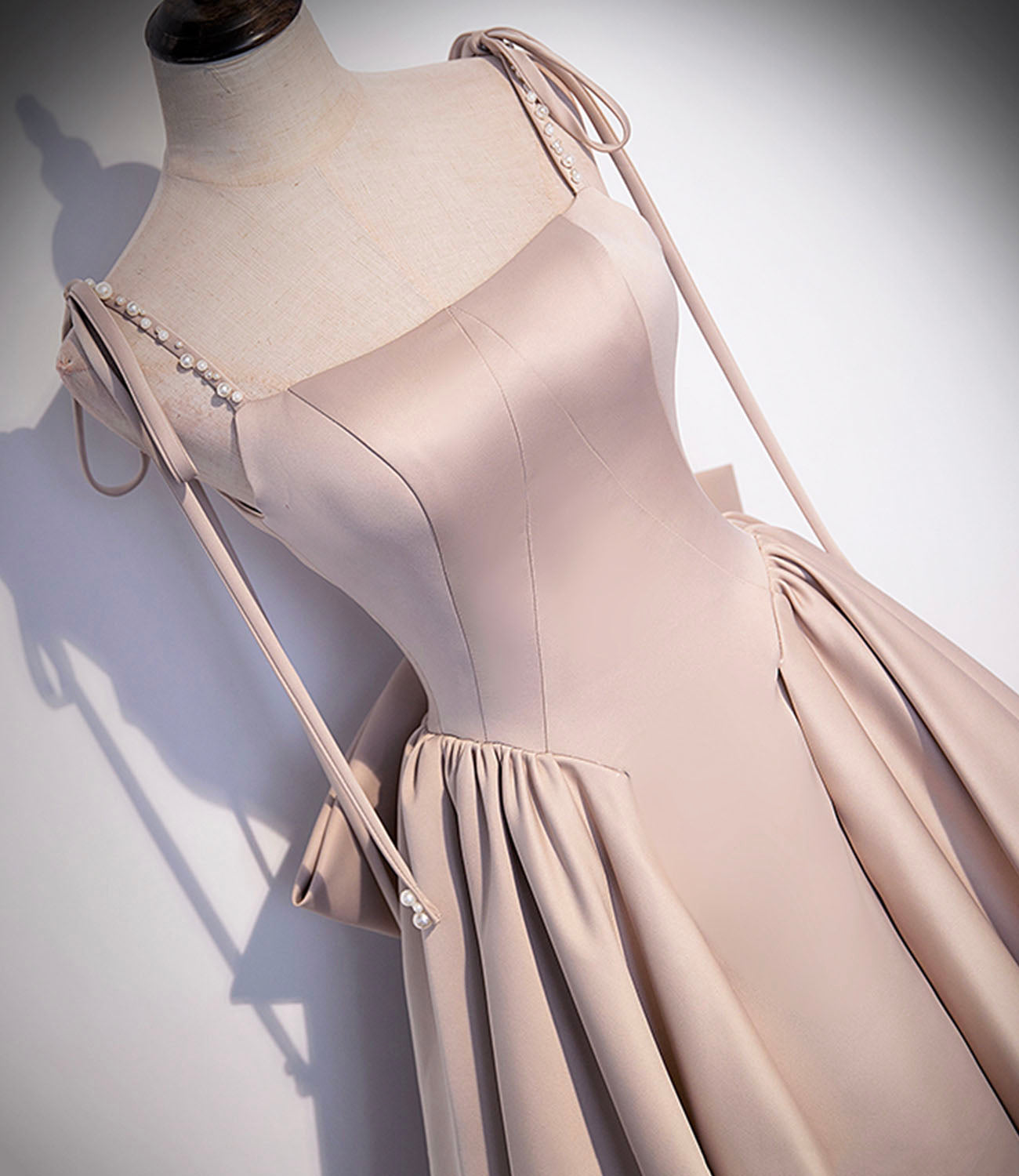 Süßes langes Ballkleid in A-Linie aus Satin mit Schleife 10404