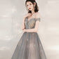 Langes Ballkleid aus grauem Tüll mit Pailletten und Stern 10545
