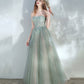 Robe de soirée longue en tulle vert et dentelle 10379