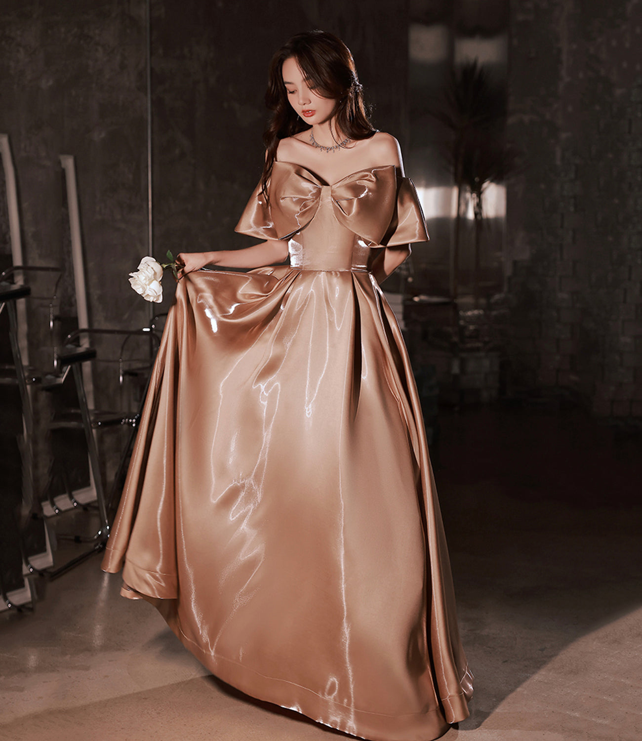 Robe de soirée longue en satin avec joli nœud 10382