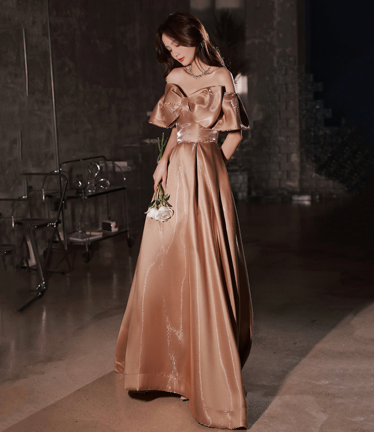 Robe de soirée longue en satin avec joli nœud 10382