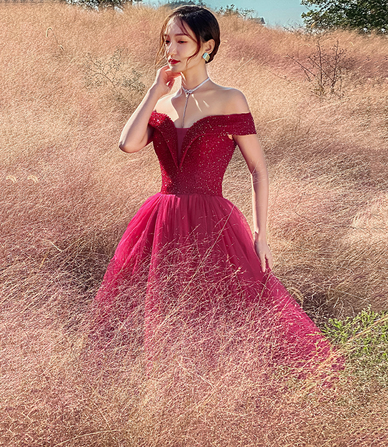 Robe de soirée longue en tulle rouge avec perles 10307