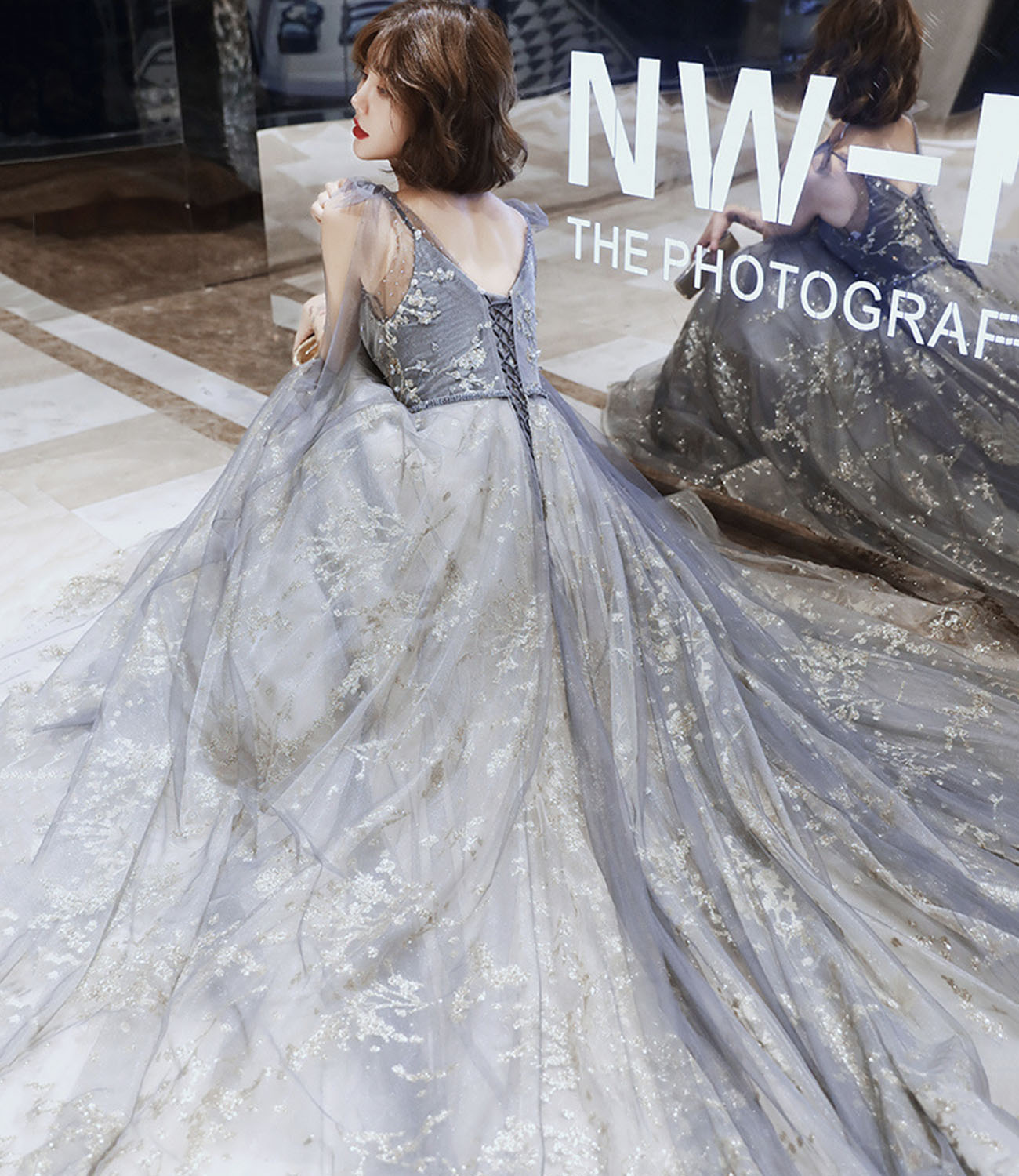 Langes Ballkleid aus grauem Tüll mit Pailletten A-Linie Abendkleid 10436