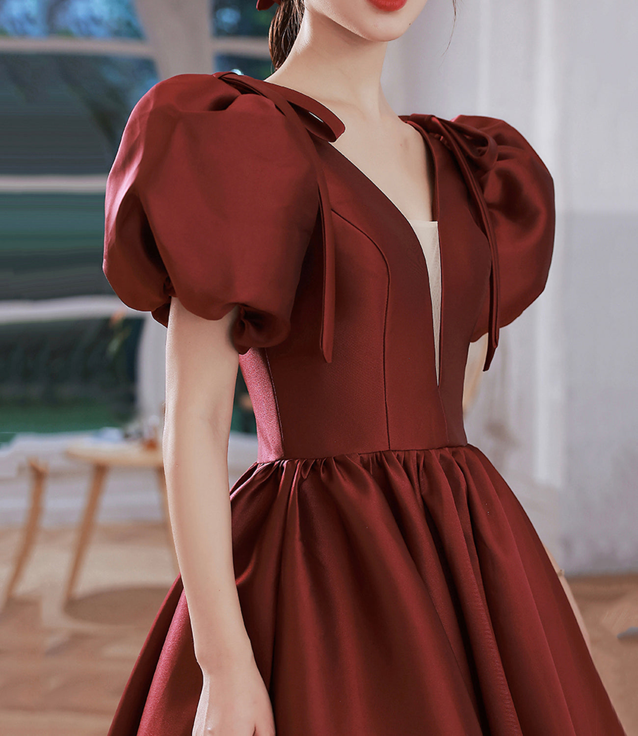Langes Ballkleid aus Satin mit V-Ausschnitt in Burgund A-Linie Abendkleid 10314