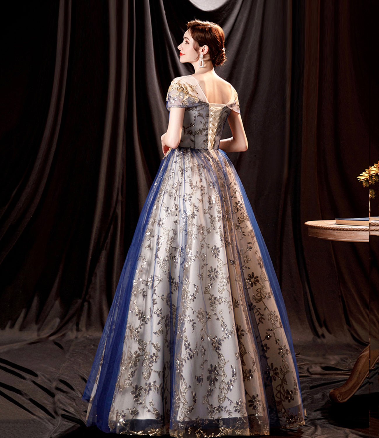 Blaues langes Abendkleid aus Tüll mit Pailletten 10361