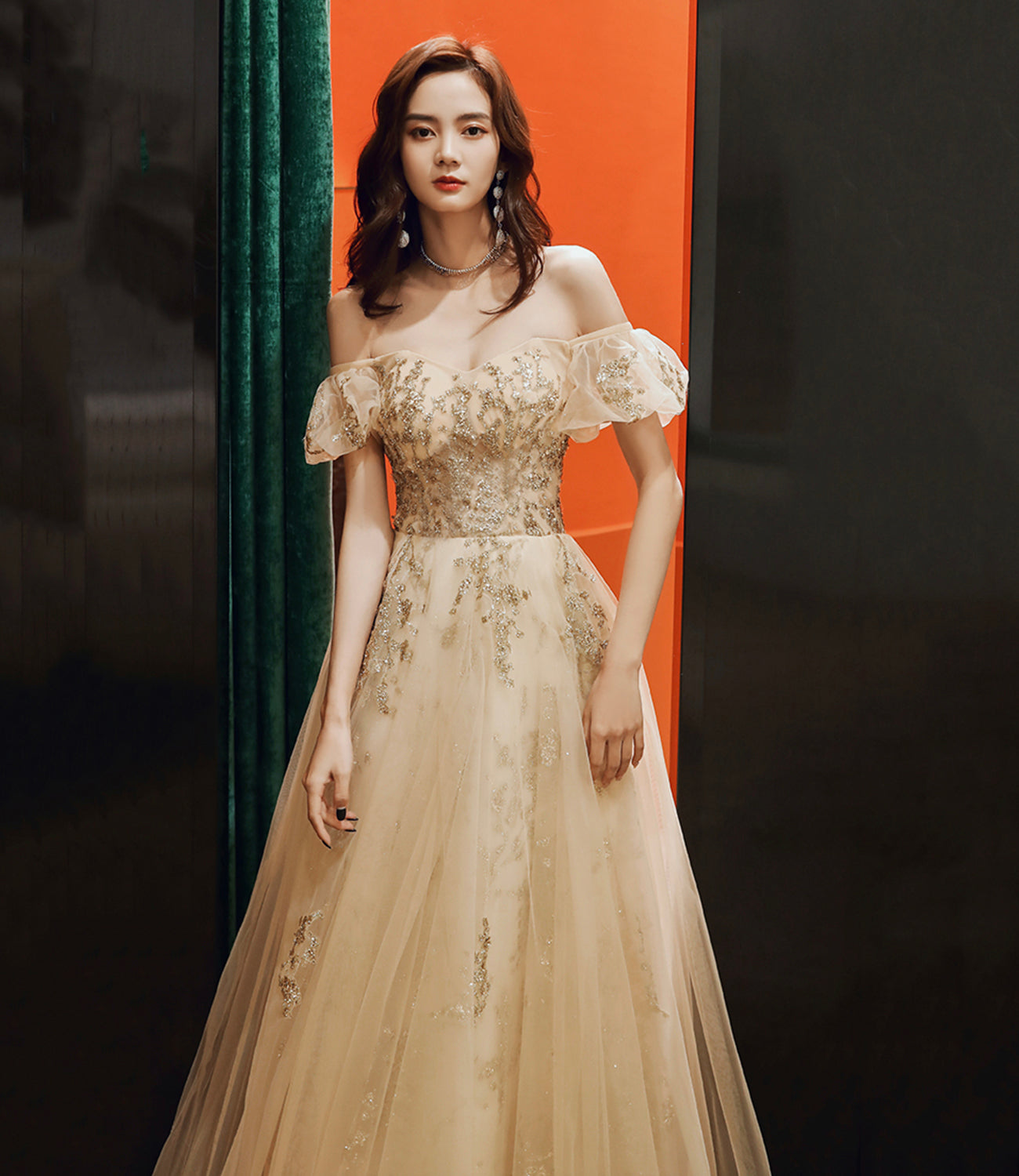Langes Ballkleid mit goldenen Pailletten A-Linie Abendkleid 10484