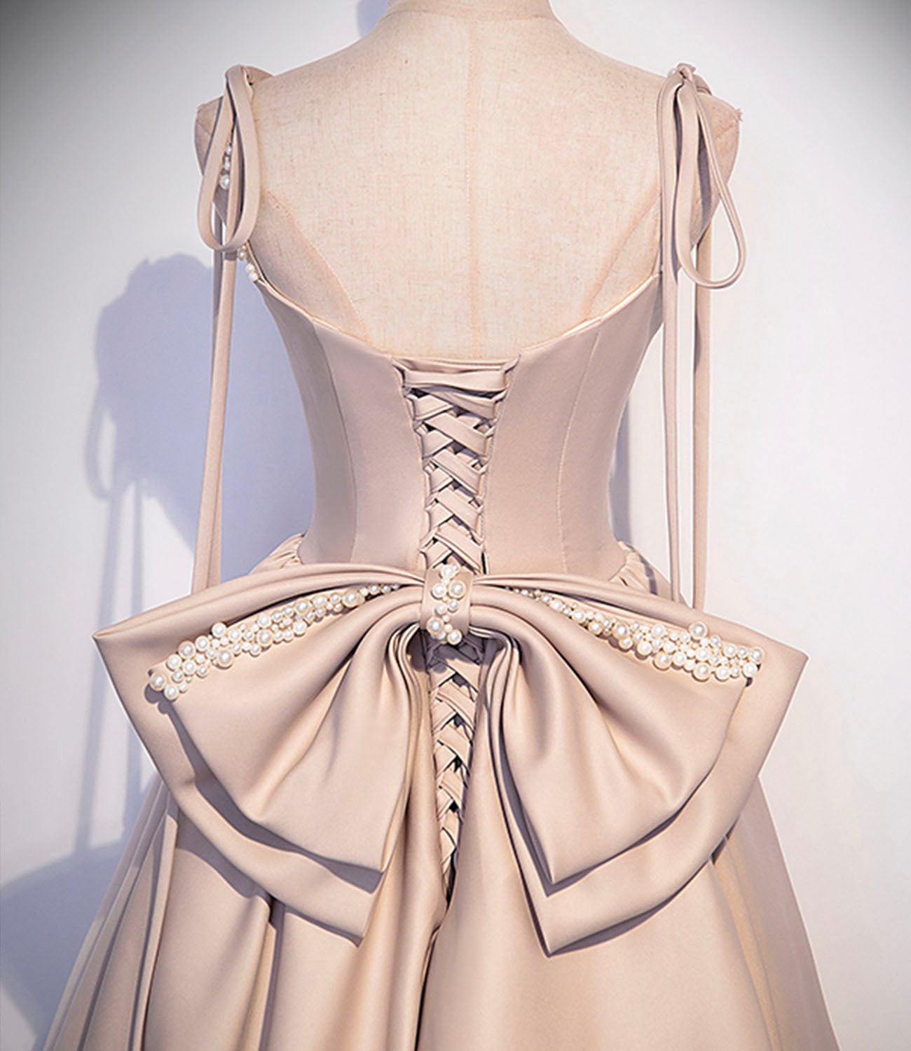 Süßes langes Ballkleid in A-Linie aus Satin mit Schleife 10404