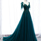 Wunderschönes, exquisites, mit Perlen besetztes, langes A-Linien-Ballkleid aus Tüll in Grün 10357