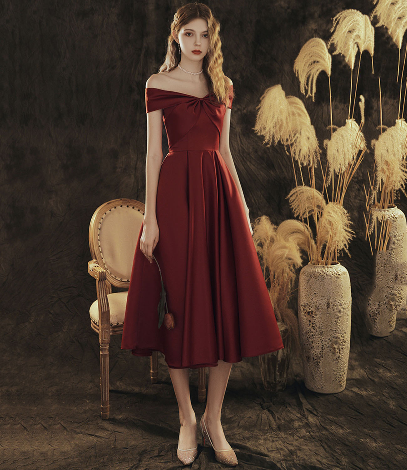 Robe de bal courte en satin bordeaux 10417