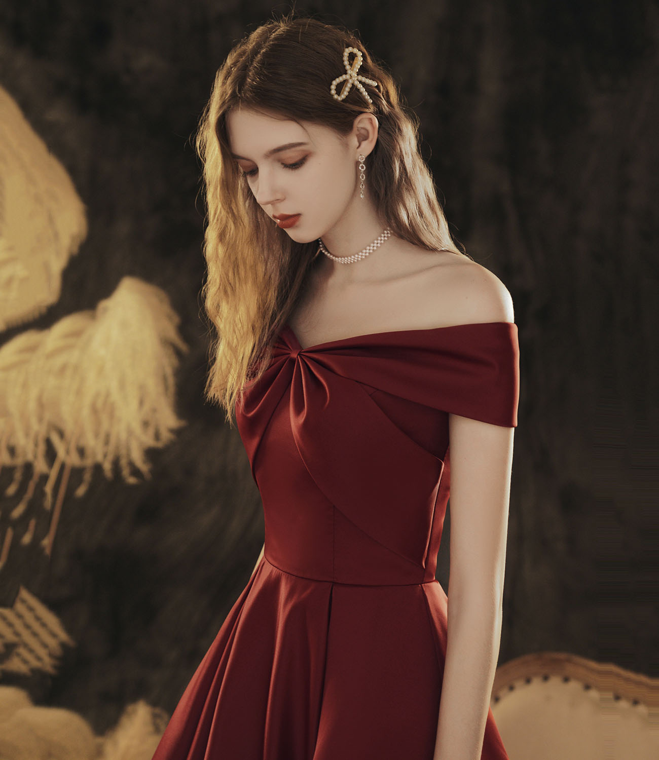 Robe de bal courte en satin bordeaux 10417