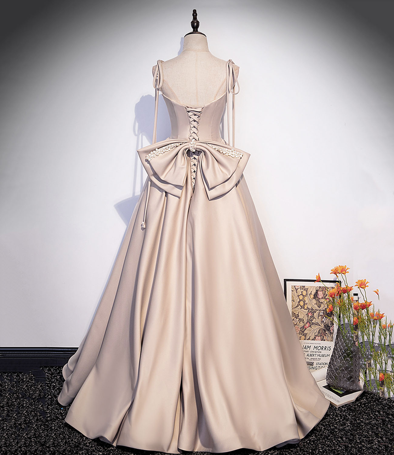 Süßes langes Ballkleid in A-Linie aus Satin mit Schleife 10404