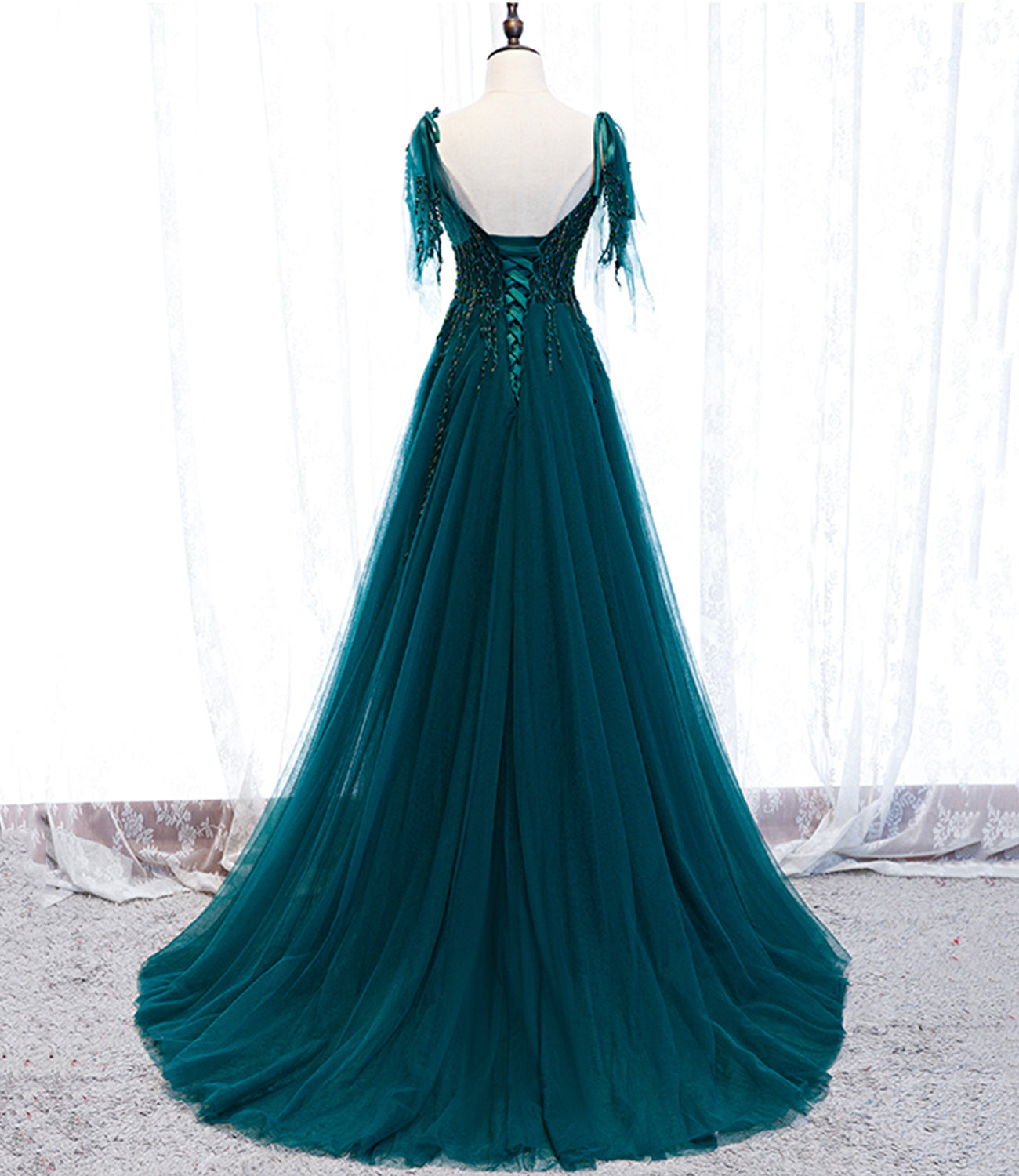 Wunderschönes, exquisites, mit Perlen besetztes, langes A-Linien-Ballkleid aus Tüll in Grün 10357