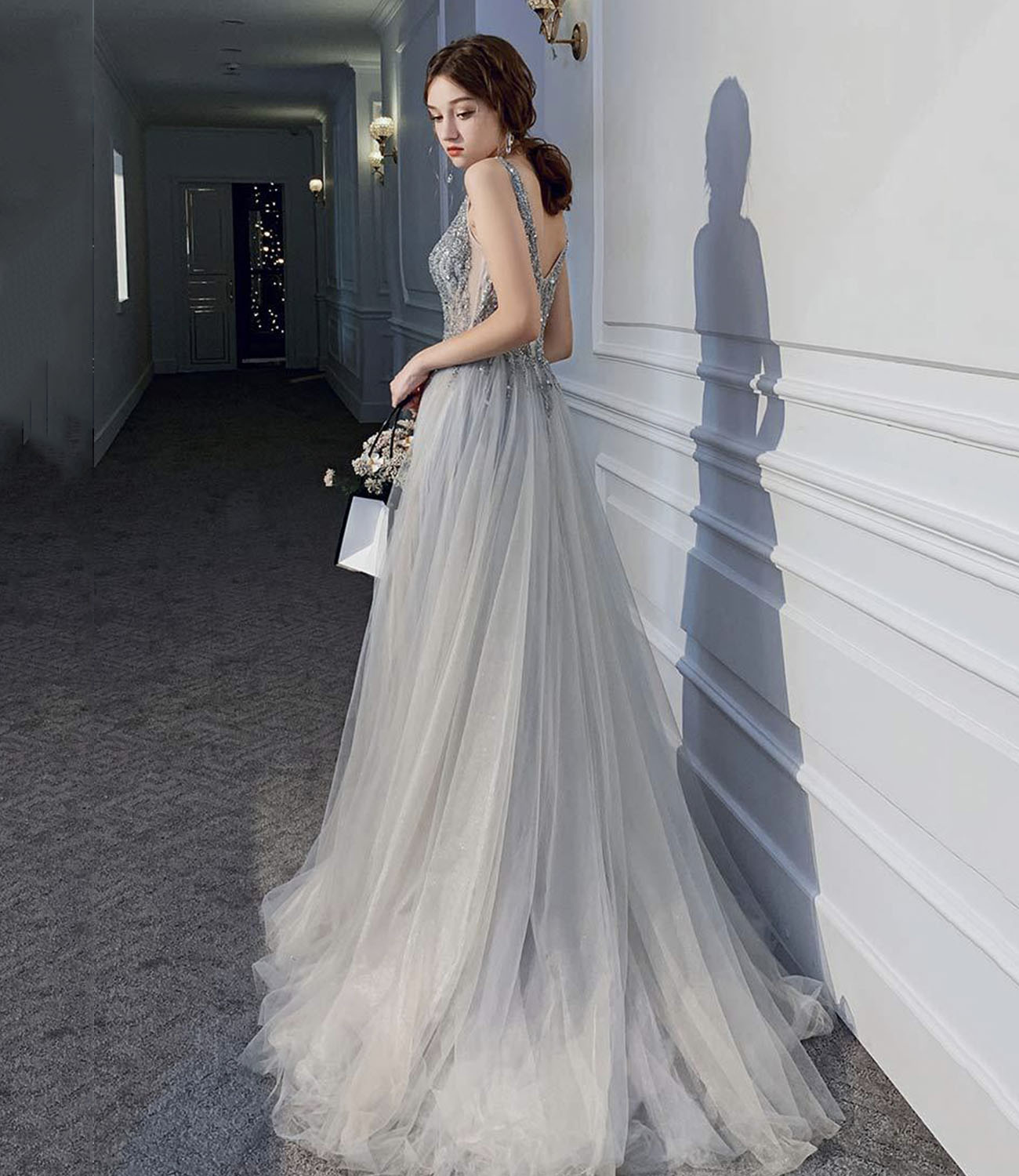 Langes Ballkleid aus grauem Tüll mit Perlen A-Linie Abendkleid 10409