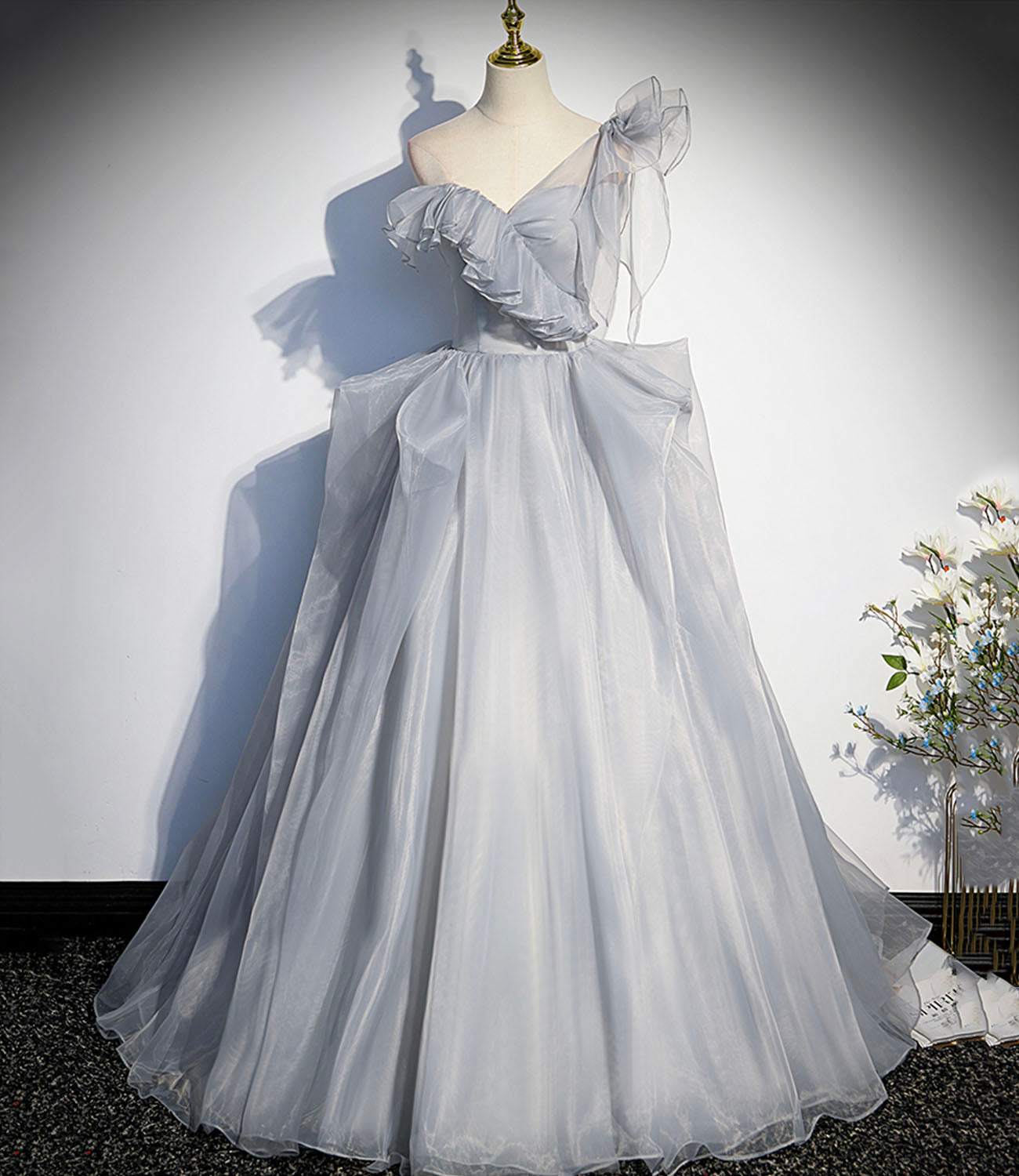 Graues langes Ballkleid aus Tüll A-Linie Abendkleid 10273
