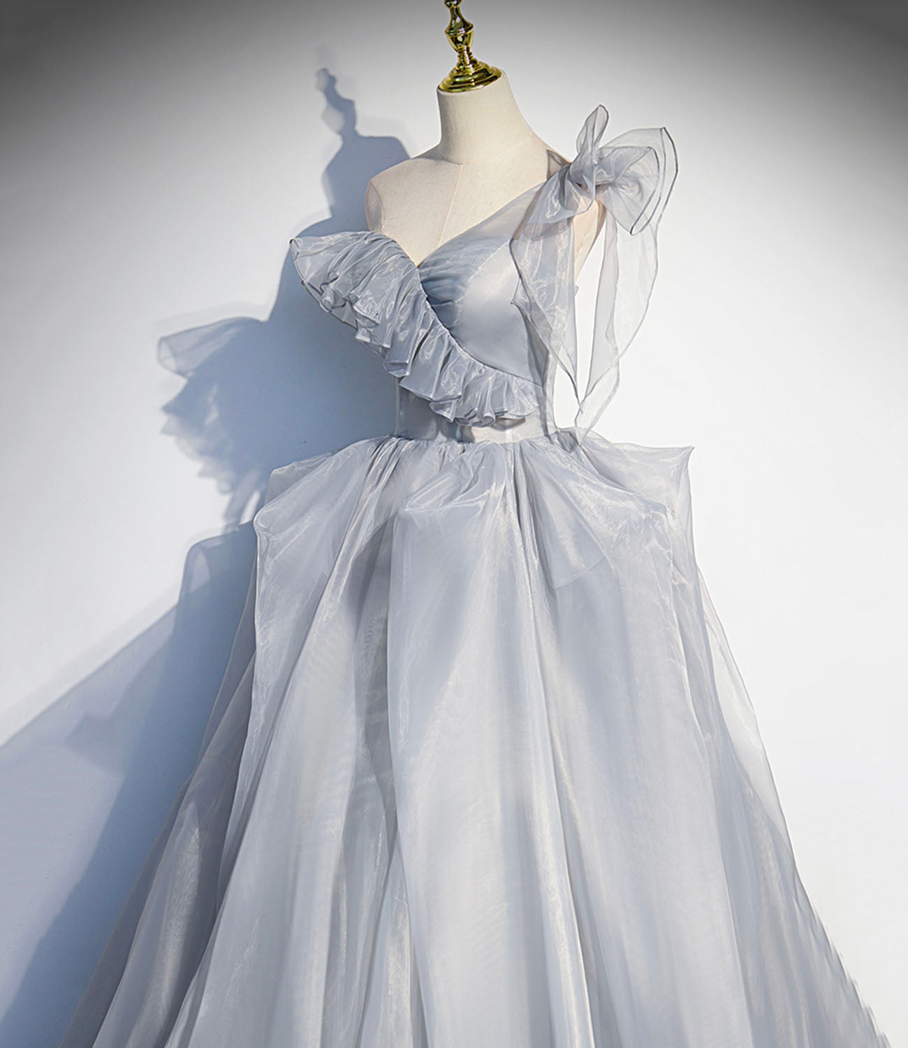 Graues langes Ballkleid aus Tüll A-Linie Abendkleid 10273