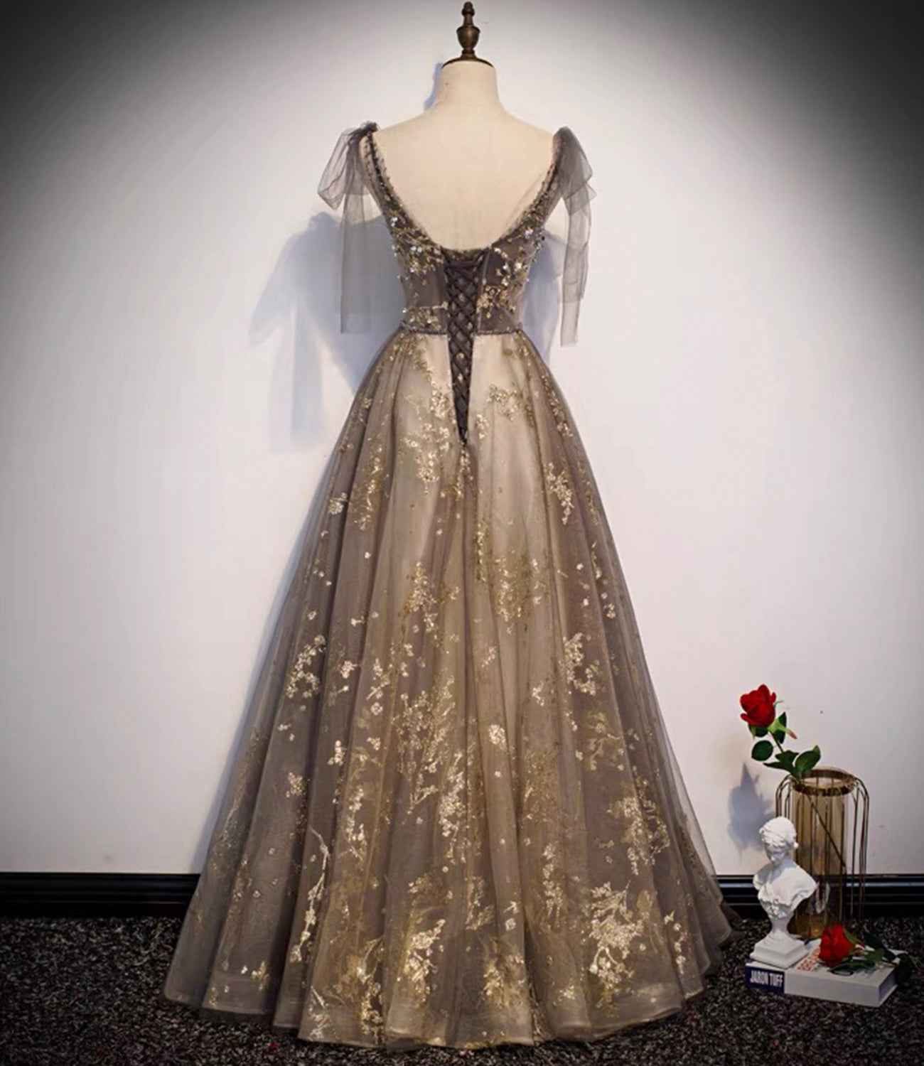 Elegantes langes Abendkleid aus Tüll mit Pailletten 10230