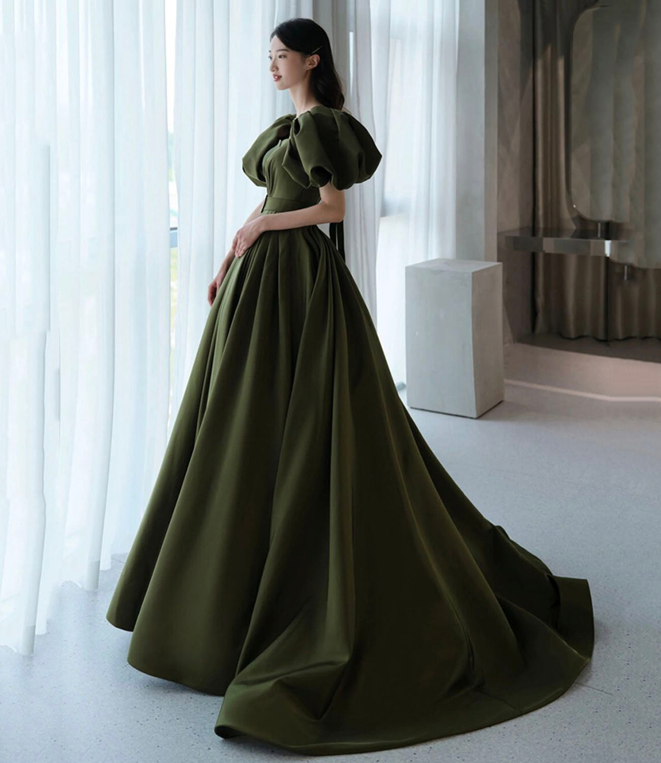 Robe de princesse longue en satin vert coupe A 10192