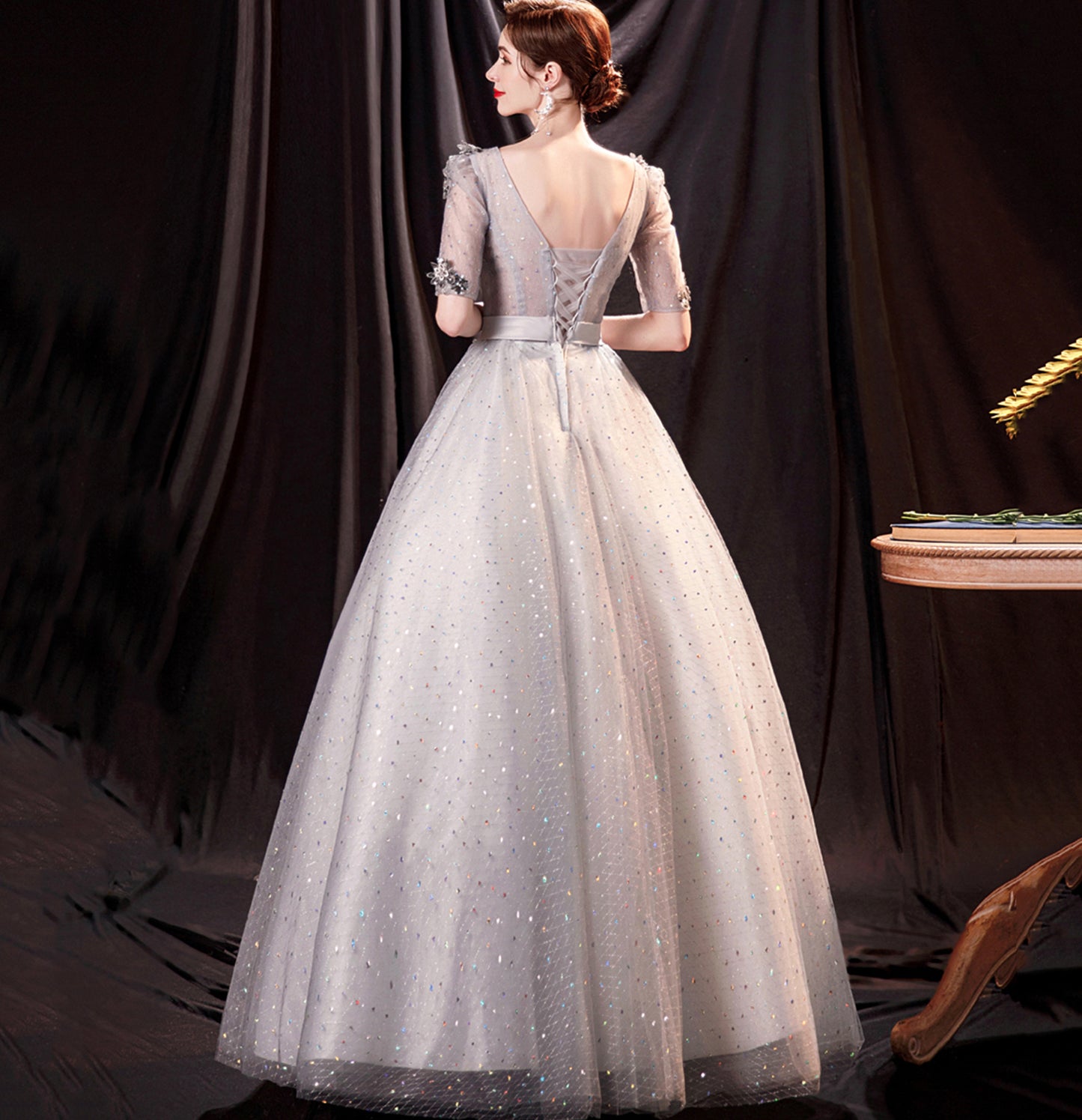Langes Ballkleid aus grauem Tüll mit Pailletten, formelles Kleid 10147