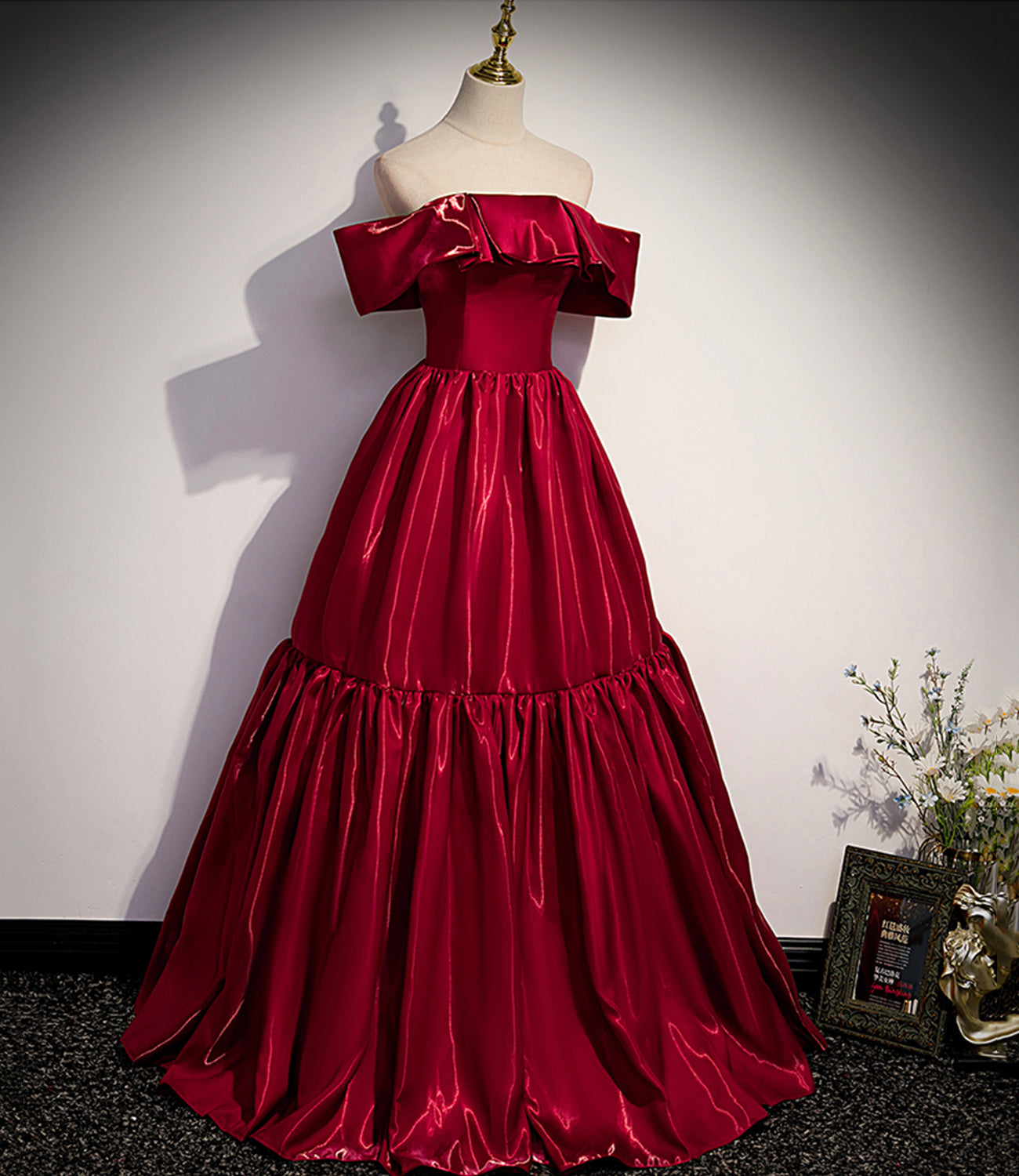 Rotes schulterfreies, elegantes, schlichtes, langes Ballkleid aus Satin in A-Linie, Abendkleid 10019