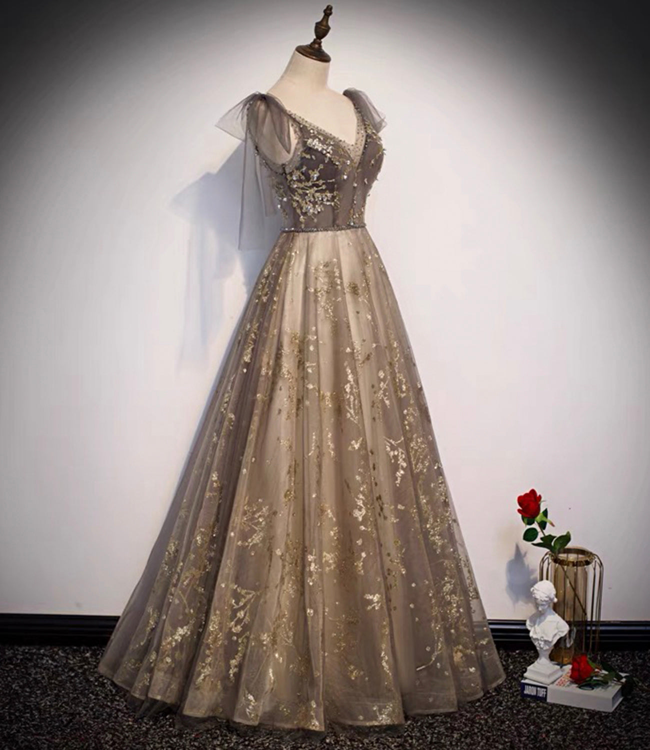 Elegantes langes Abendkleid aus Tüll mit Pailletten 10230