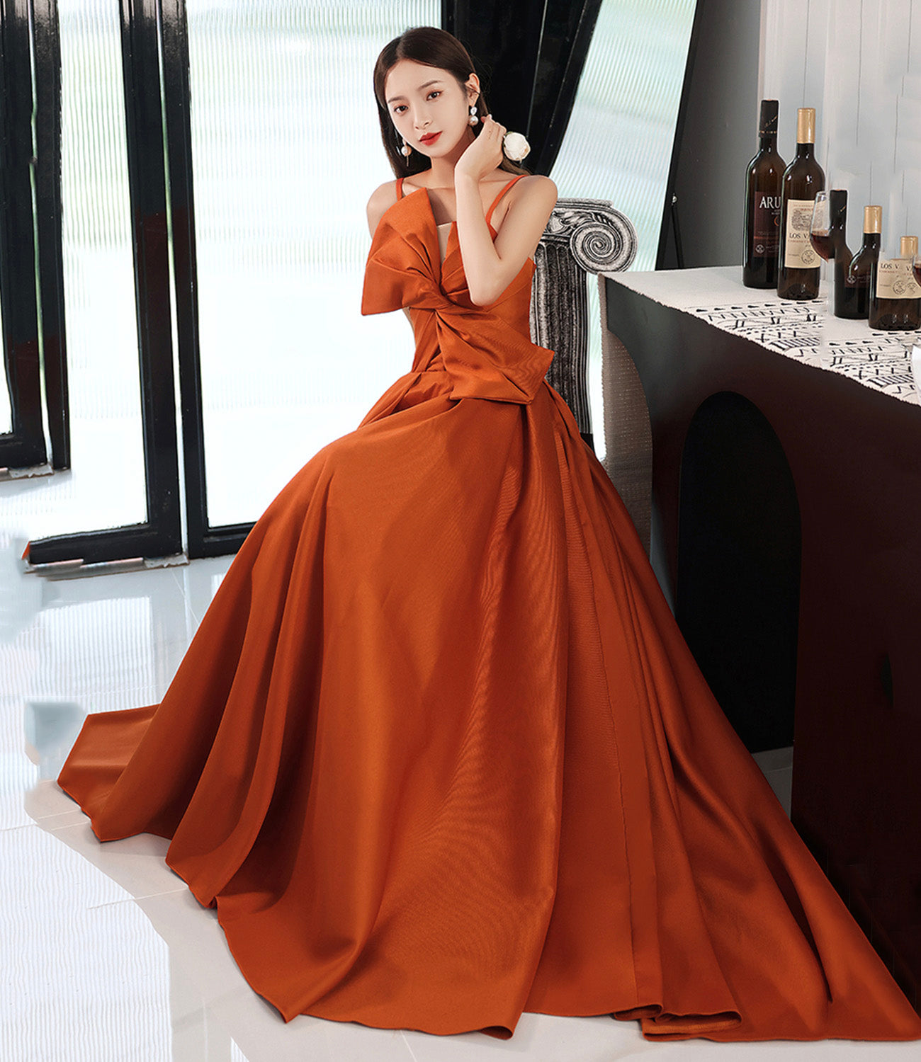 Langes Abschlussballkleid aus orangefarbenem Satin mit Schleife A-Linie formelles Kleid 10568