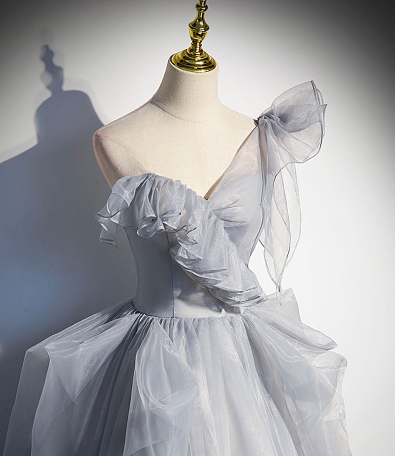 Graues langes Ballkleid aus Tüll A-Linie Abendkleid 10273