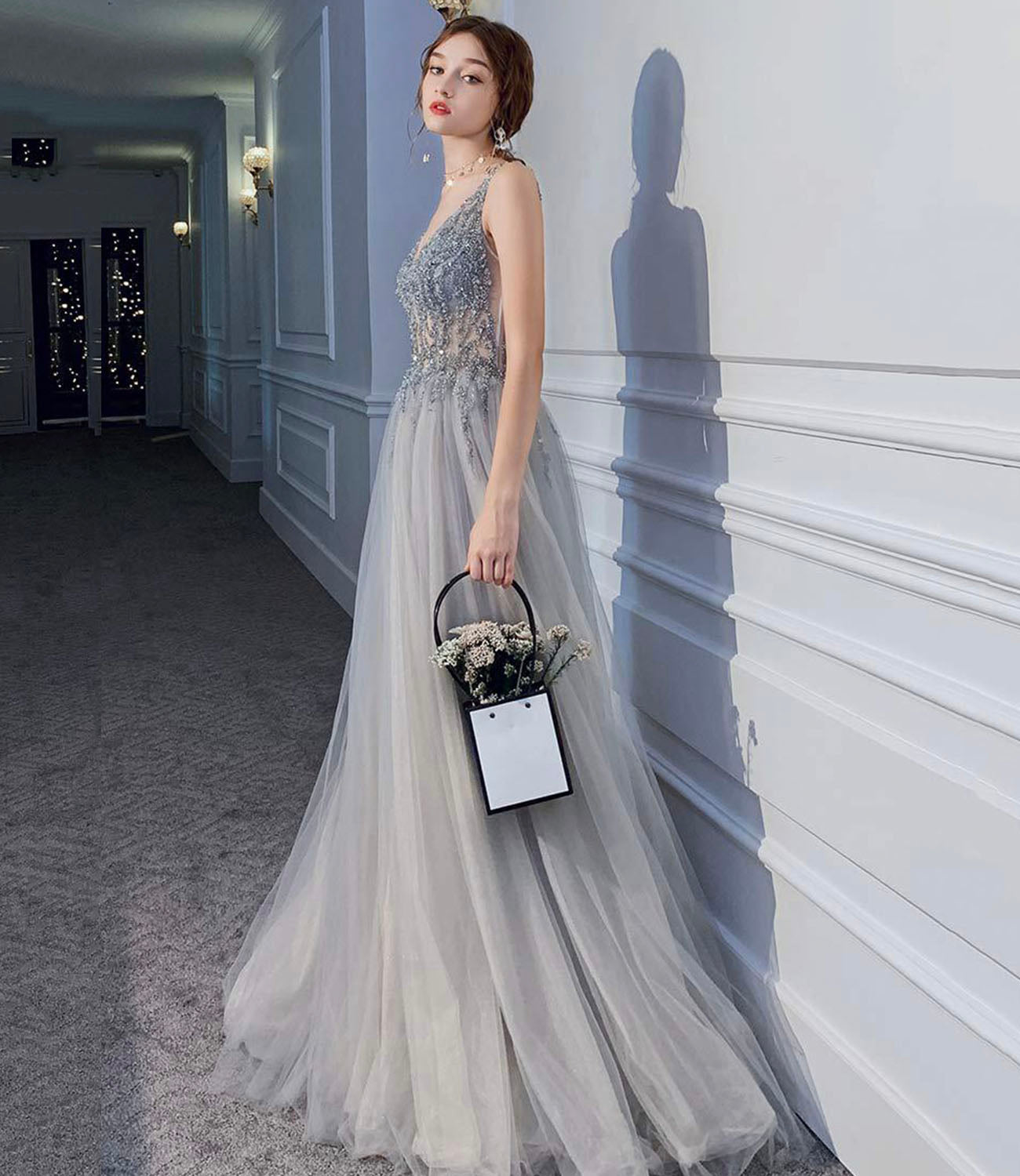 Langes Ballkleid aus grauem Tüll mit Perlen A-Linie Abendkleid 10409