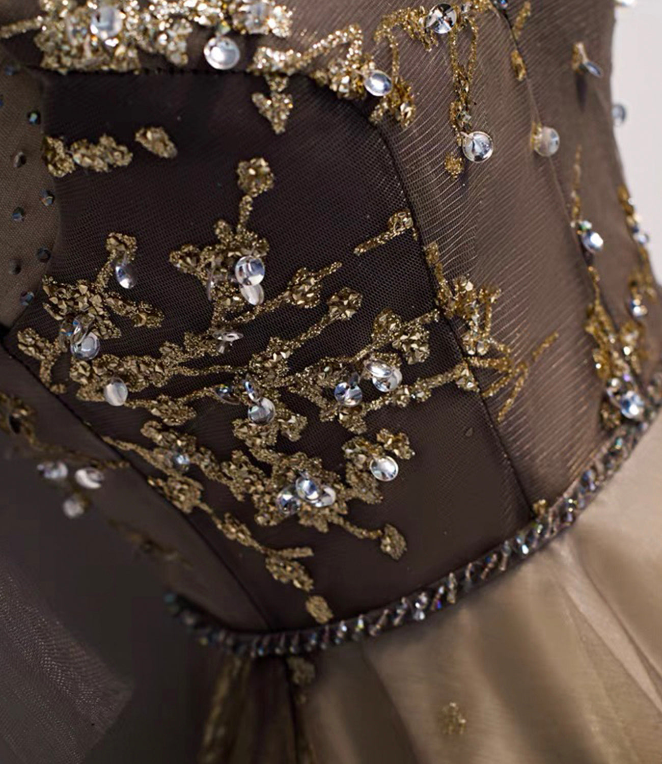 Elegantes langes Abendkleid aus Tüll mit Pailletten 10230