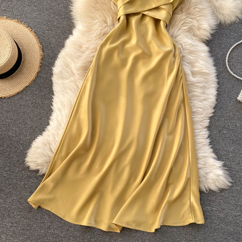 Robe courte en satin à la mode 10944
