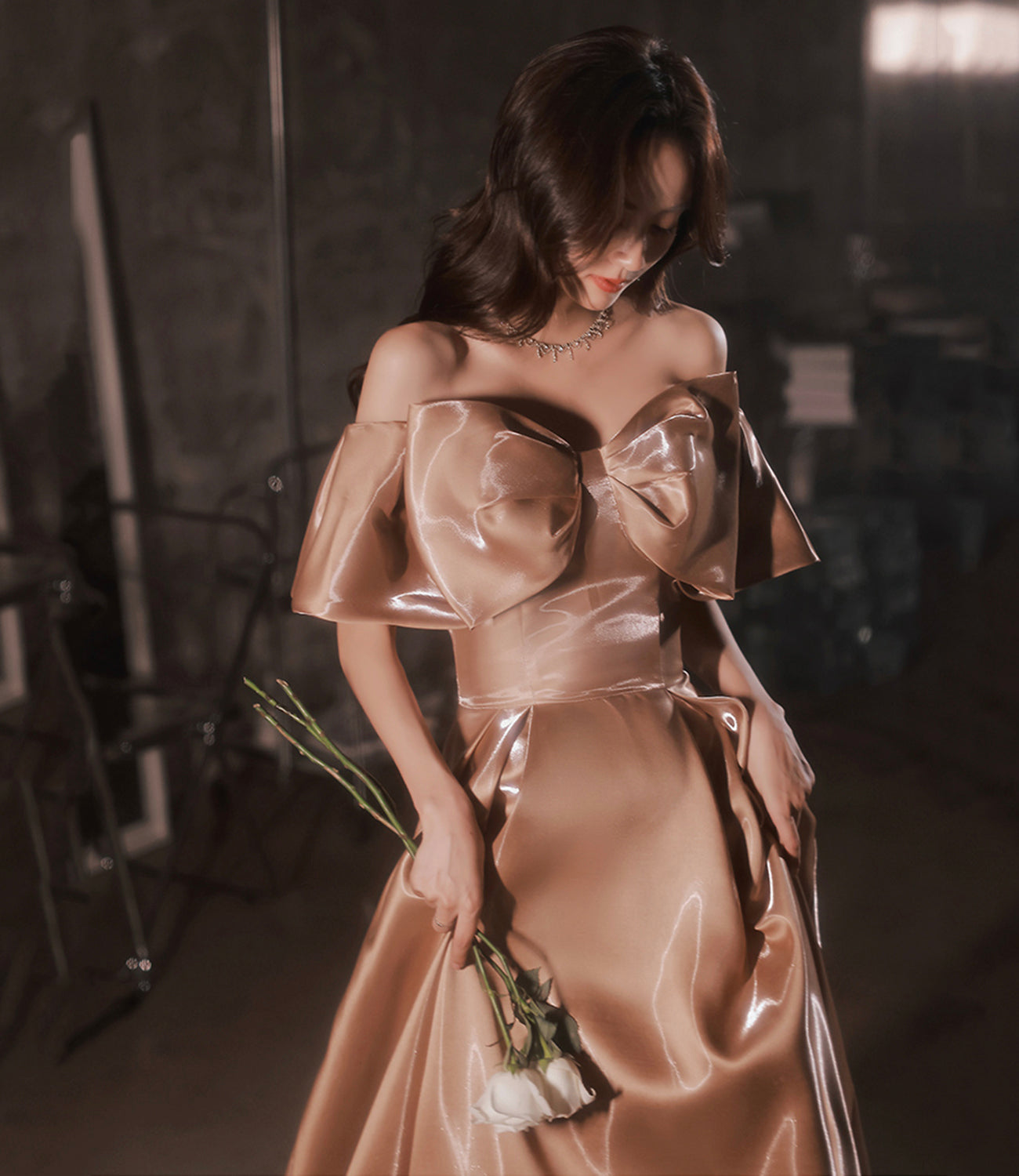 Robe de soirée longue en satin avec joli nœud 10382