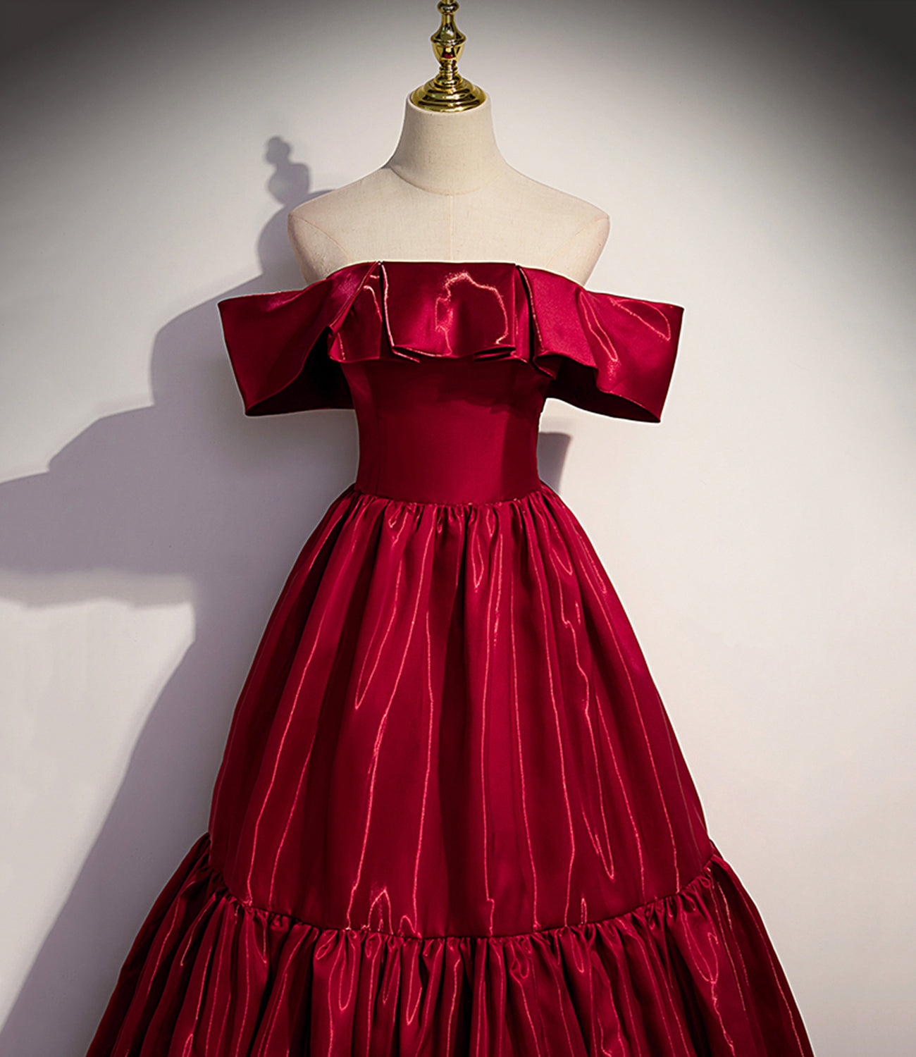 Rotes schulterfreies, elegantes, schlichtes, langes Ballkleid aus Satin in A-Linie, Abendkleid 10019