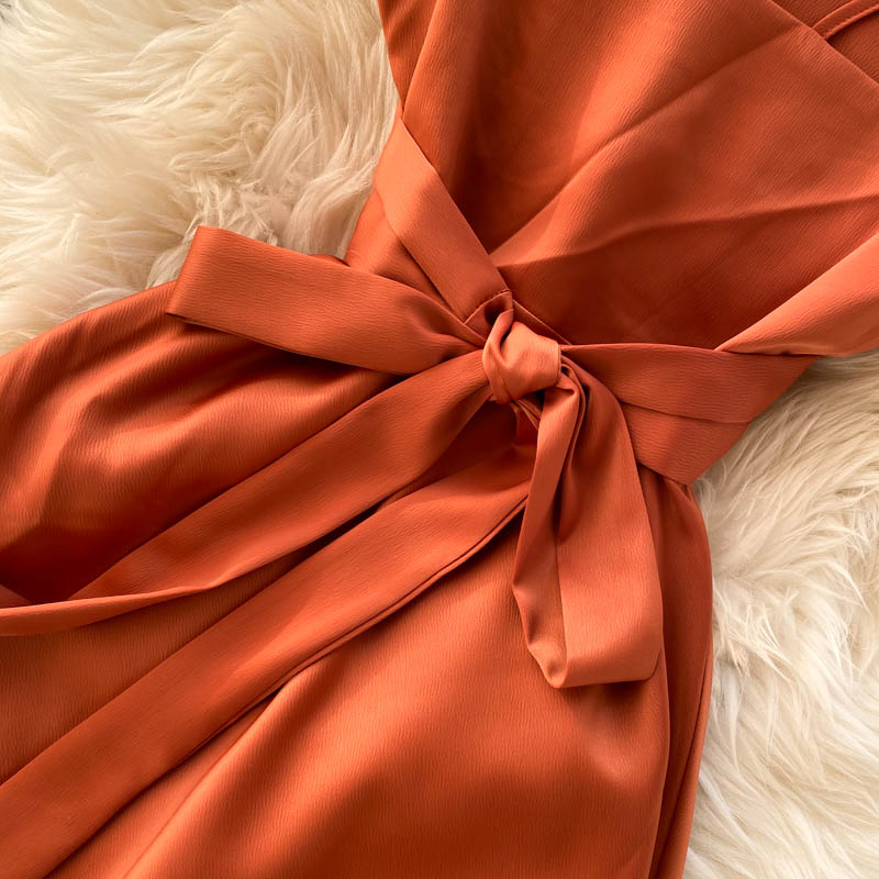 Robe courte en satin à la mode 10944