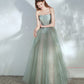 Robe de soirée longue en tulle vert et dentelle 10379