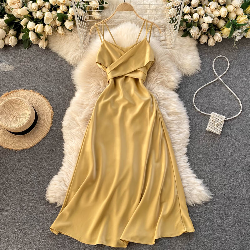 Robe courte en satin à la mode 10944