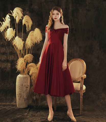 Robe de bal courte en satin bordeaux 10417