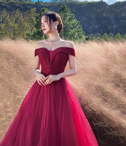 Robe de soirée longue en tulle rouge avec perles 10307