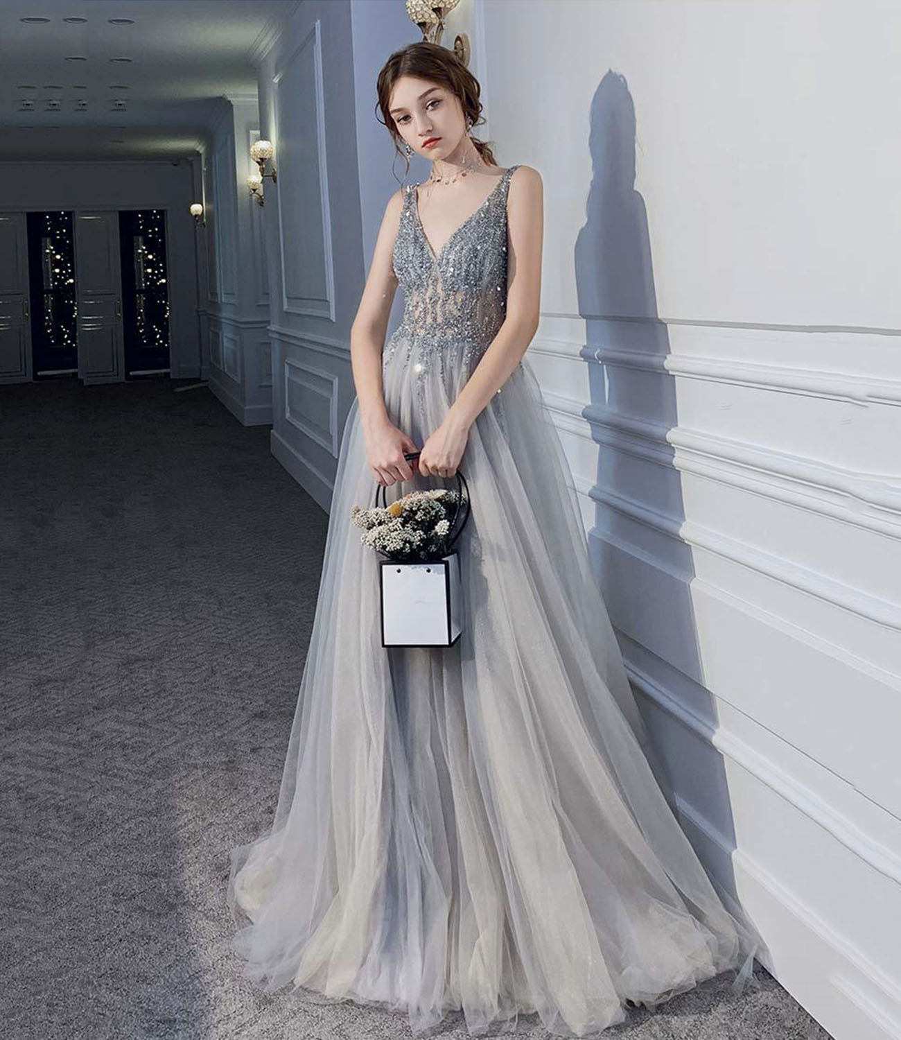 Langes Ballkleid aus grauem Tüll mit Perlen A-Linie Abendkleid 10409