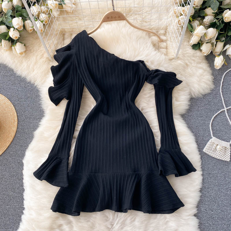 Robe noire à une épaule et à manches longues Robe tendance 10871 