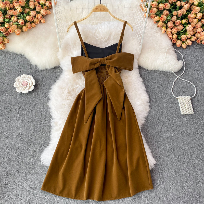 Süßes rückenfreies Kleid aus Samt mit Schleife Modekleid 10848 