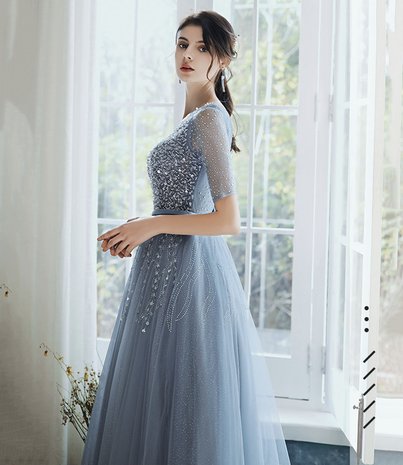 Langes Ballkleid aus blauem Tüll mit Perlen A-Linie Abendkleid 10333