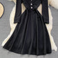 Robe noire à manches longues et coupe trapèze 10903