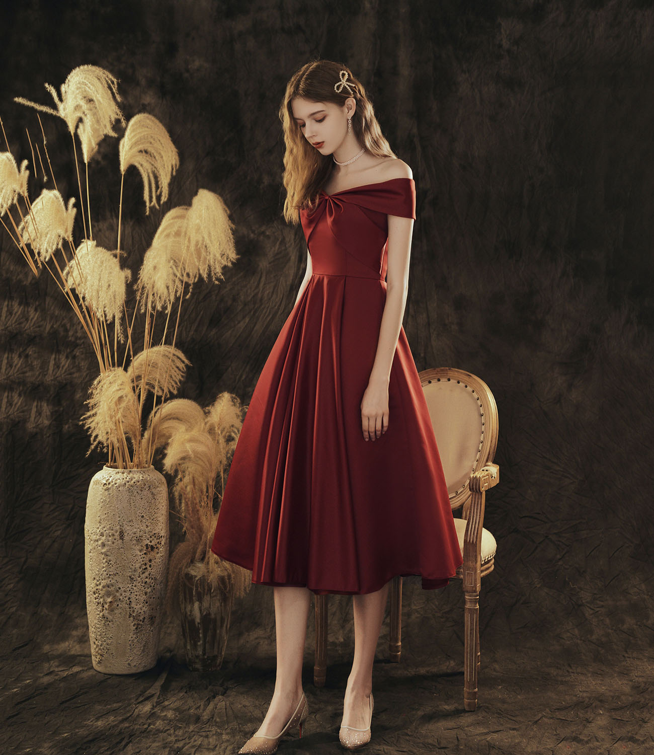 Robe de bal courte en satin bordeaux 10417