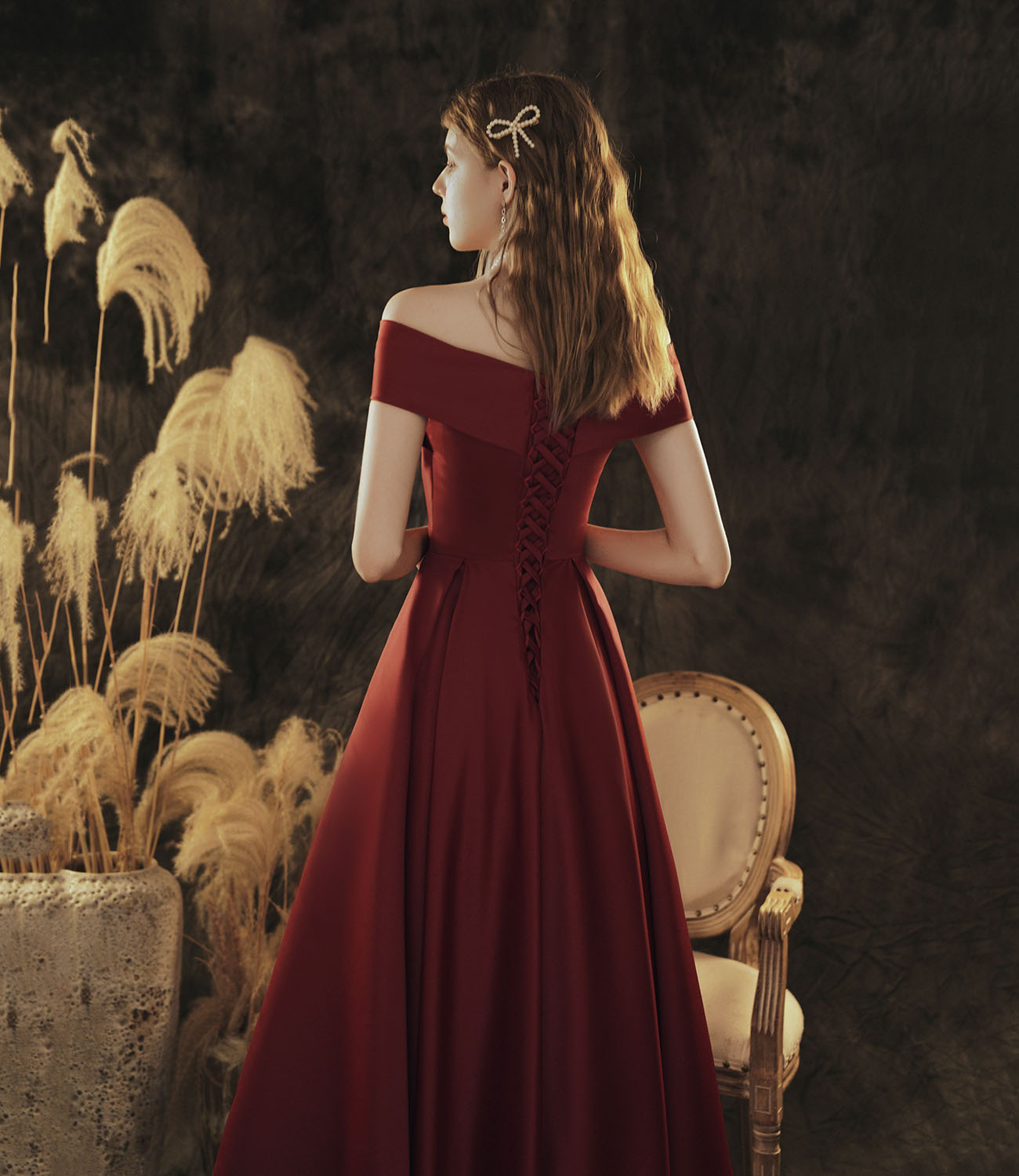 Robe de bal courte en satin bordeaux 10417