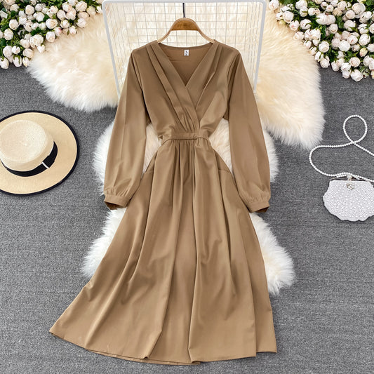 Einfaches Langarmkleid mit V-Ausschnitt Modekleid 10874