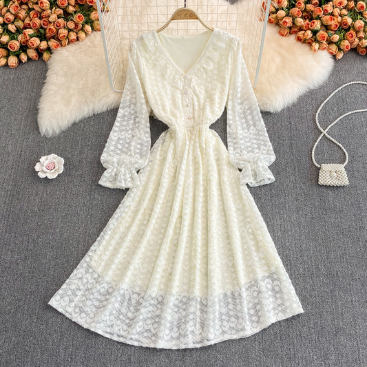 Champagnerfarbenes langes Spitzenkleid mit V-Ausschnitt Modekleid 10957