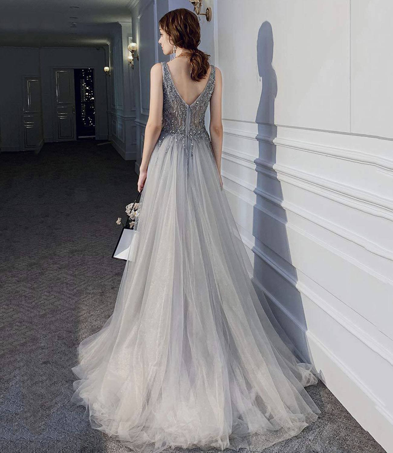 Langes Ballkleid aus grauem Tüll mit Perlen A-Linie Abendkleid 10409