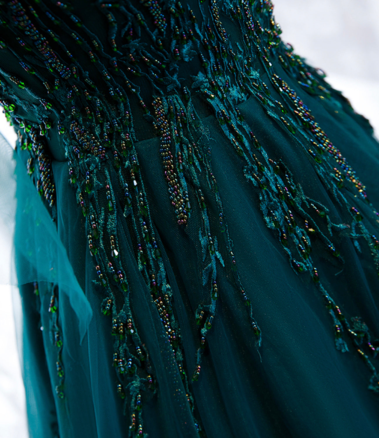 Wunderschönes, exquisites, mit Perlen besetztes, langes A-Linien-Ballkleid aus Tüll in Grün 10357